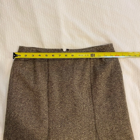 Ann Taylor below wool tulip skirt - Picture 4 of 12